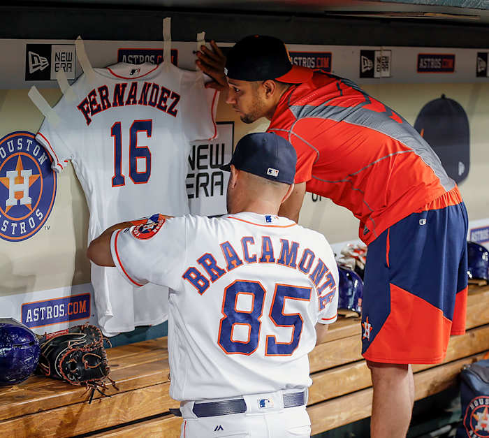 2016-0926-Yulieski-Gurriel-Javier-Bracamonte-Jose-Fernandez-tribute.jpg